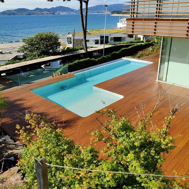 L Madera piscina después