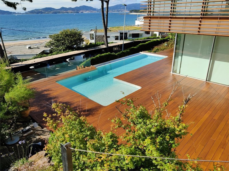 L Madera piscina después